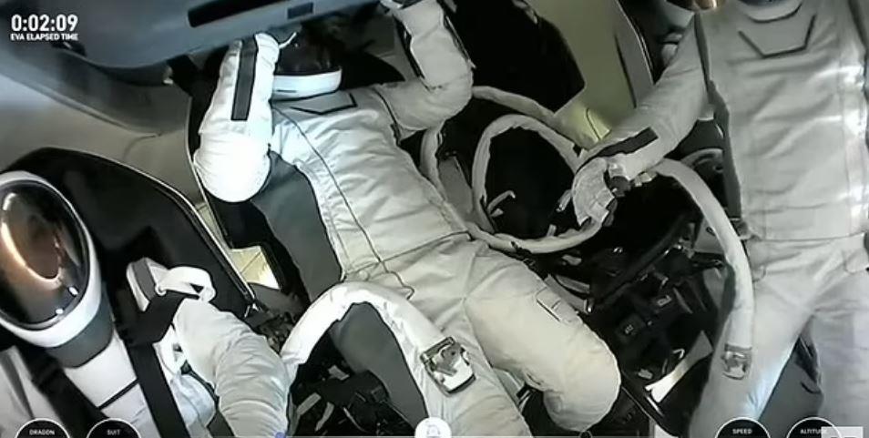 SpaceX تحقق إنجازًا تاريخيًا: بث مباشر لأول سير فضائي خاص في العالم