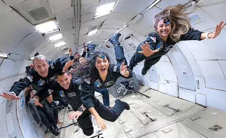 جارد إسحاقمان ينجز أول مشي فضائي خاص في تاريخ SpaceX.. الأرض من هنا تبدو عالمًا مثاليًا