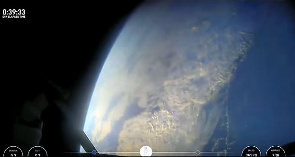 جارد إسحاقمان ينجز أول مشي فضائي خاص في تاريخ SpaceX.. الأرض من هنا تبدو عالمًا مثاليًا