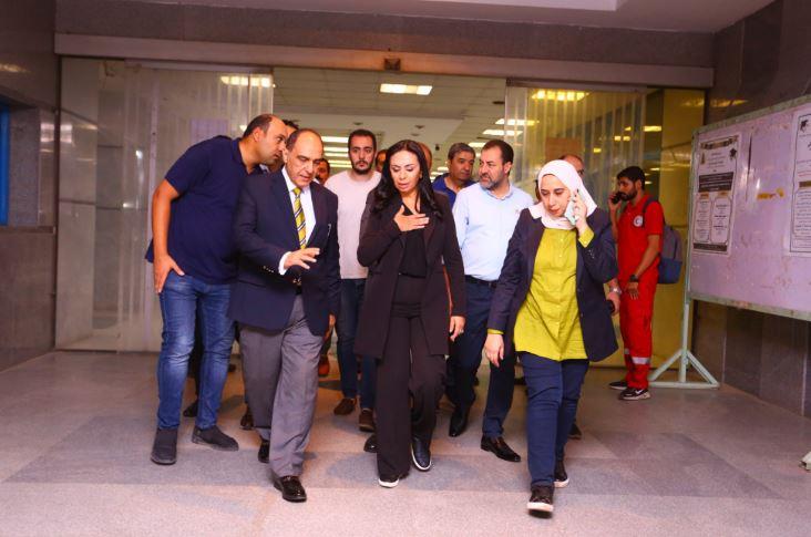وزيرة التضامن الاجتماعي تزور مصابي حادث تصادم قطاري الشرقية بمستشفى جامعة الزقازيق والأحرار 