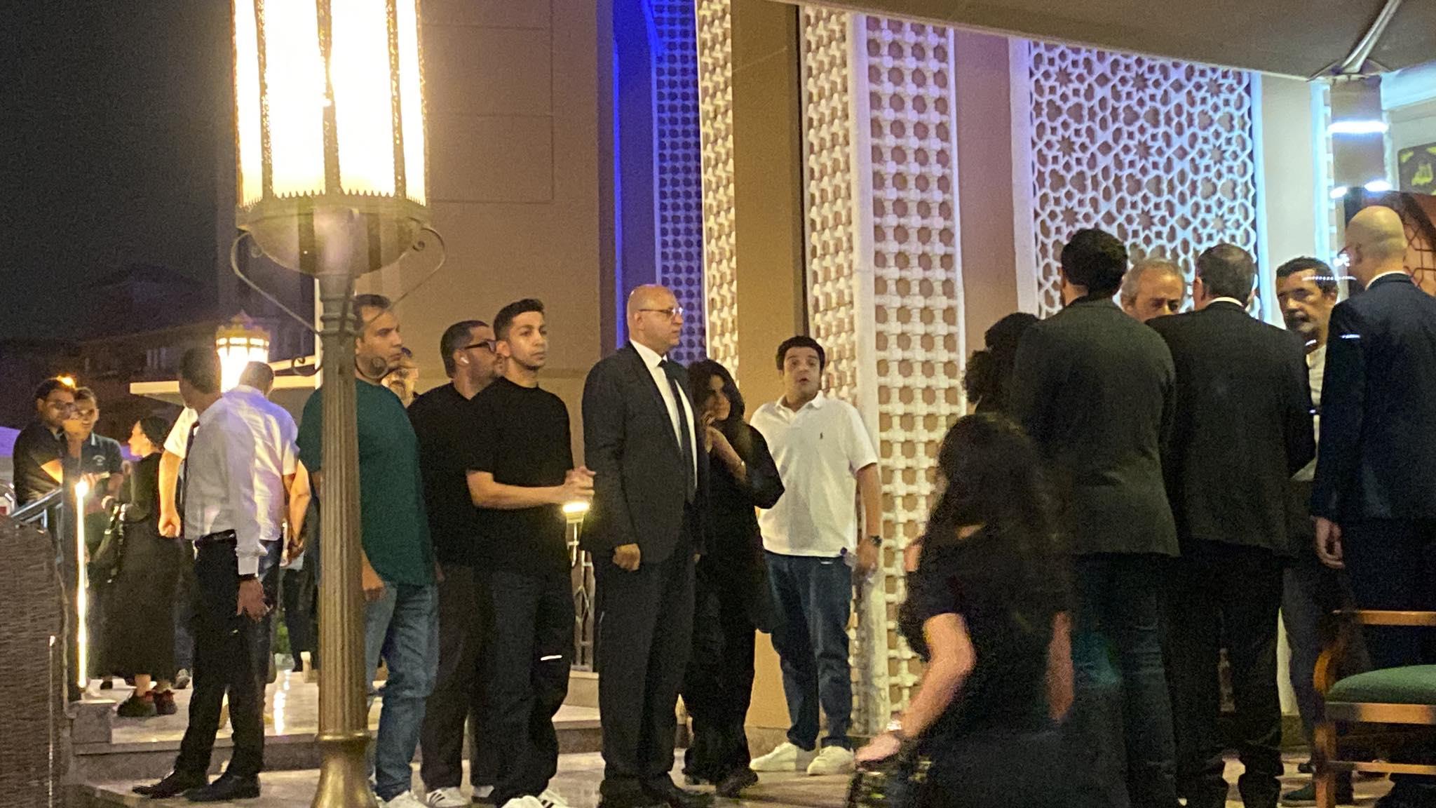 نجوم الفن في عزاء ناهد رشدي بمسجد الشرطة
