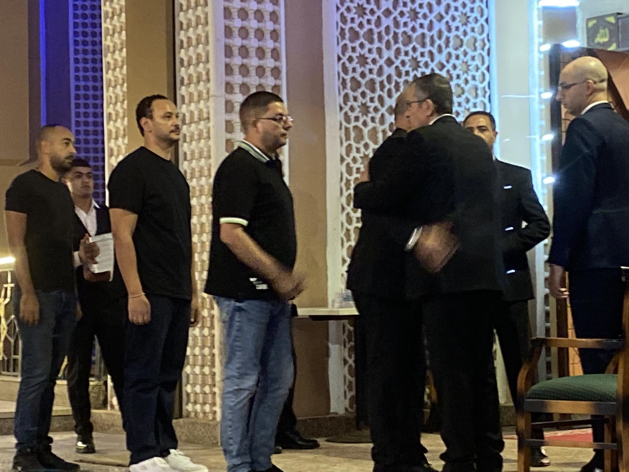 نجوم الفن في عزاء ناهد رشدي بمسجد الشرطة