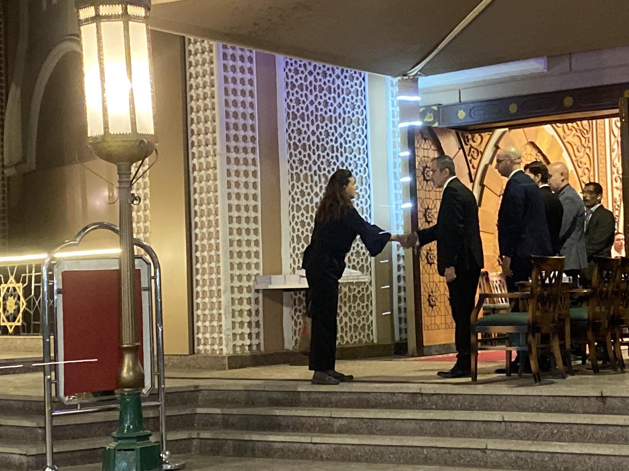 نجوم الفن في عزاء ناهد رشدي بمسجد الشرطة