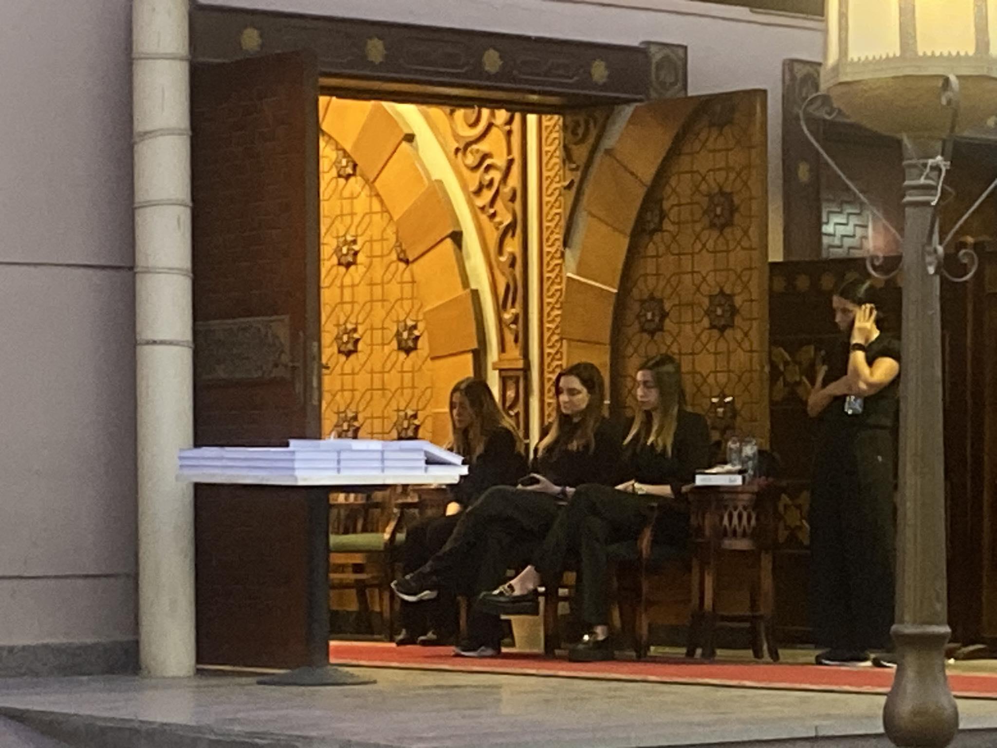 نجوم الفن في عزاء ناهد رشدي بمسجد الشرطة
