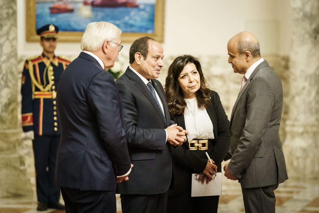 تعرف على الفنان المصري الذي رافق الرئيس الألماني في زيارته التاريخية لمصر