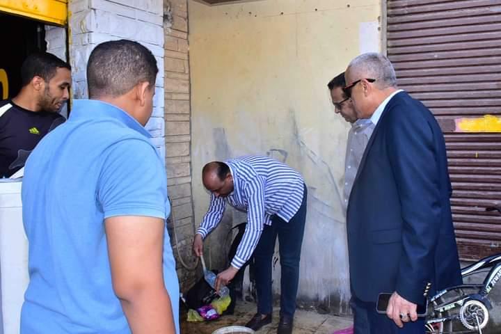محافظ الأقصر المهندس عبدالمطلب عمارة خلال الجولة