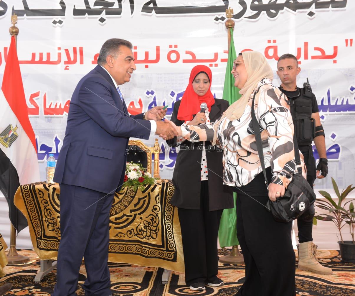 محافظ الدقهلية يسلم الدفعة الأولى من وحدات مشروع أبراج الجلاء ضمن مشروع تطوير عواصم المحافظات