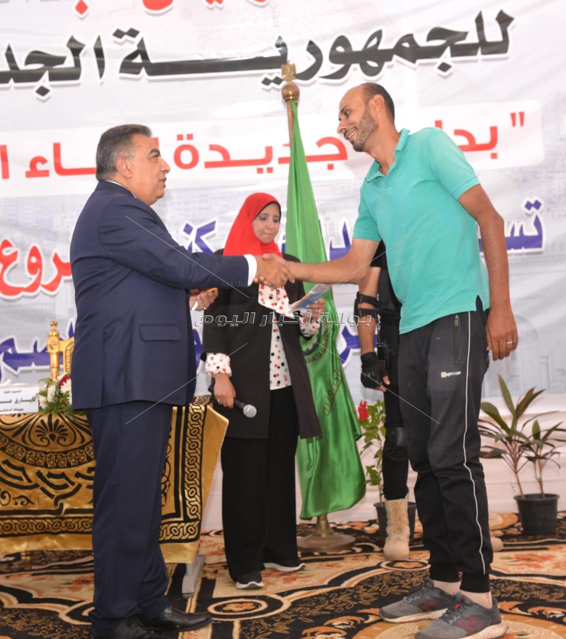 محافظ الدقهلية يسلم الدفعة الأولى من وحدات مشروع أبراج الجلاء ضمن مشروع تطوير عواصم المحافظات
