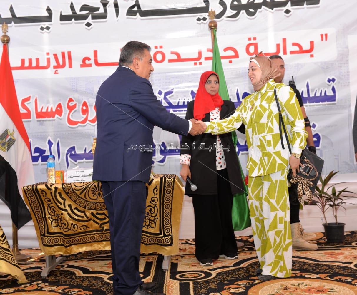 محافظ الدقهلية يسلم الدفعة الأولى من وحدات مشروع أبراج الجلاء ضمن مشروع تطوير عواصم المحافظات