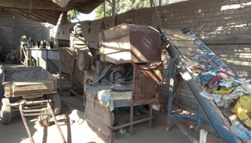 مداهمة مصنعين عشوائيين