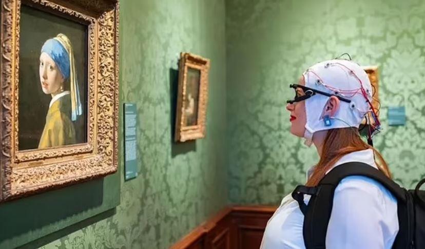 سر جمال "الفتاة ذات القرط اللؤلؤي" وتأثيرها الفريد| صور وفيديو