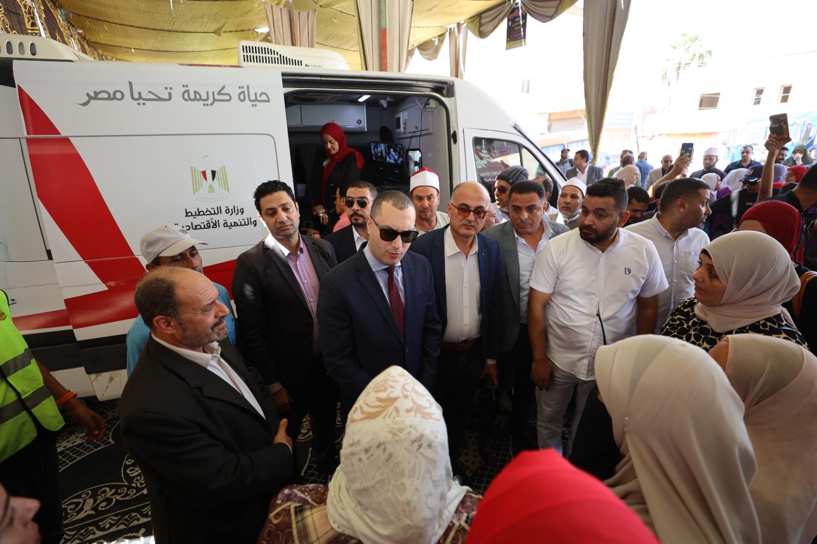 نائب محافظ كفر الشيخ يتفقد فعاليات مبادرة "بداية جديدة "  بقرية الجرايدة ببيلا