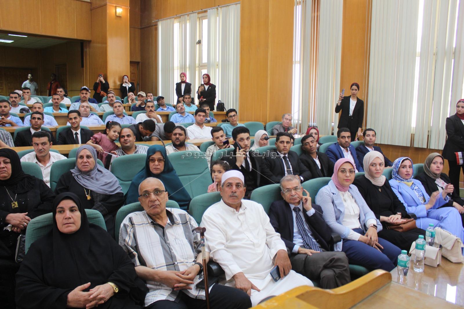 كلية الحقوق بجامعة المنصورة تحتفل بالذكرى 51 لانتصارات أكتوبر ..وتكرم أسر الشهداء