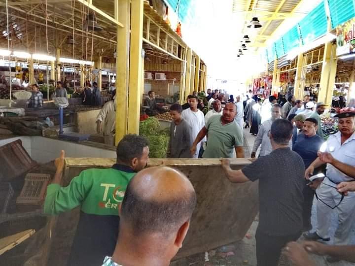 حمله مكبره لرفع الإشغالات وإزالة  التشوهات البصرية داخل نطاق اسواق الاقصر