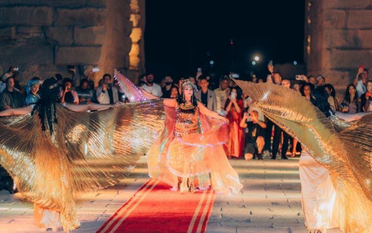 أعضاء الكونجرس الأمريكى  فى معابد الأقصر وأسوان| صور