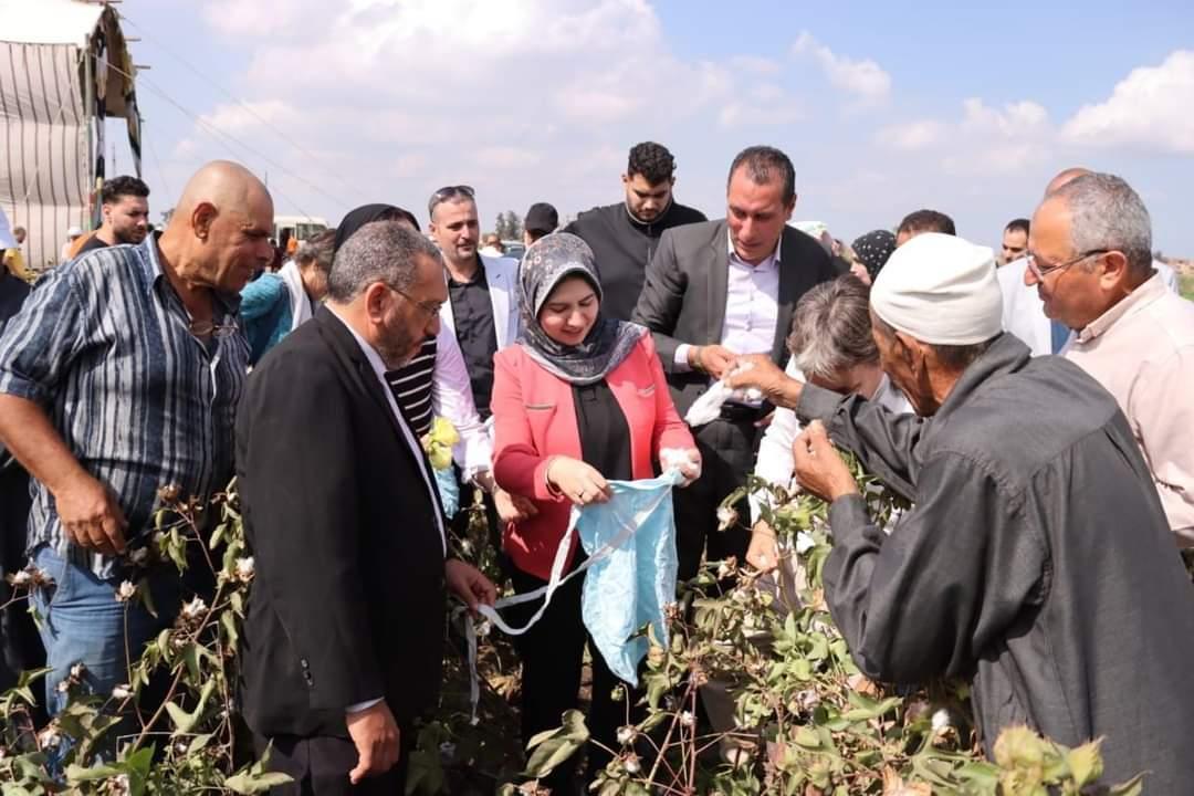 نائب محافظ دمياط تشهد إفتتاح موسم جنى القطن الحيوي بالمرابعين مركز كفر سعد 