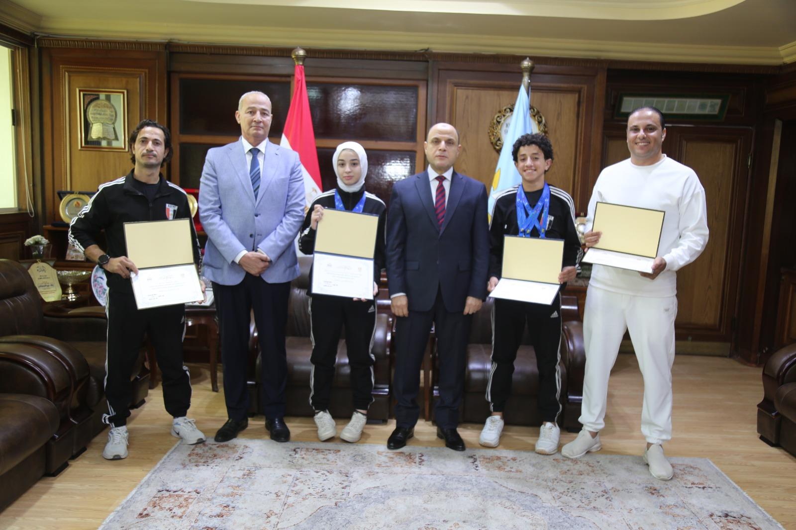 محافظ كفر الشيخ يكرم أبطال منتخب الكاراتية من أبناء 