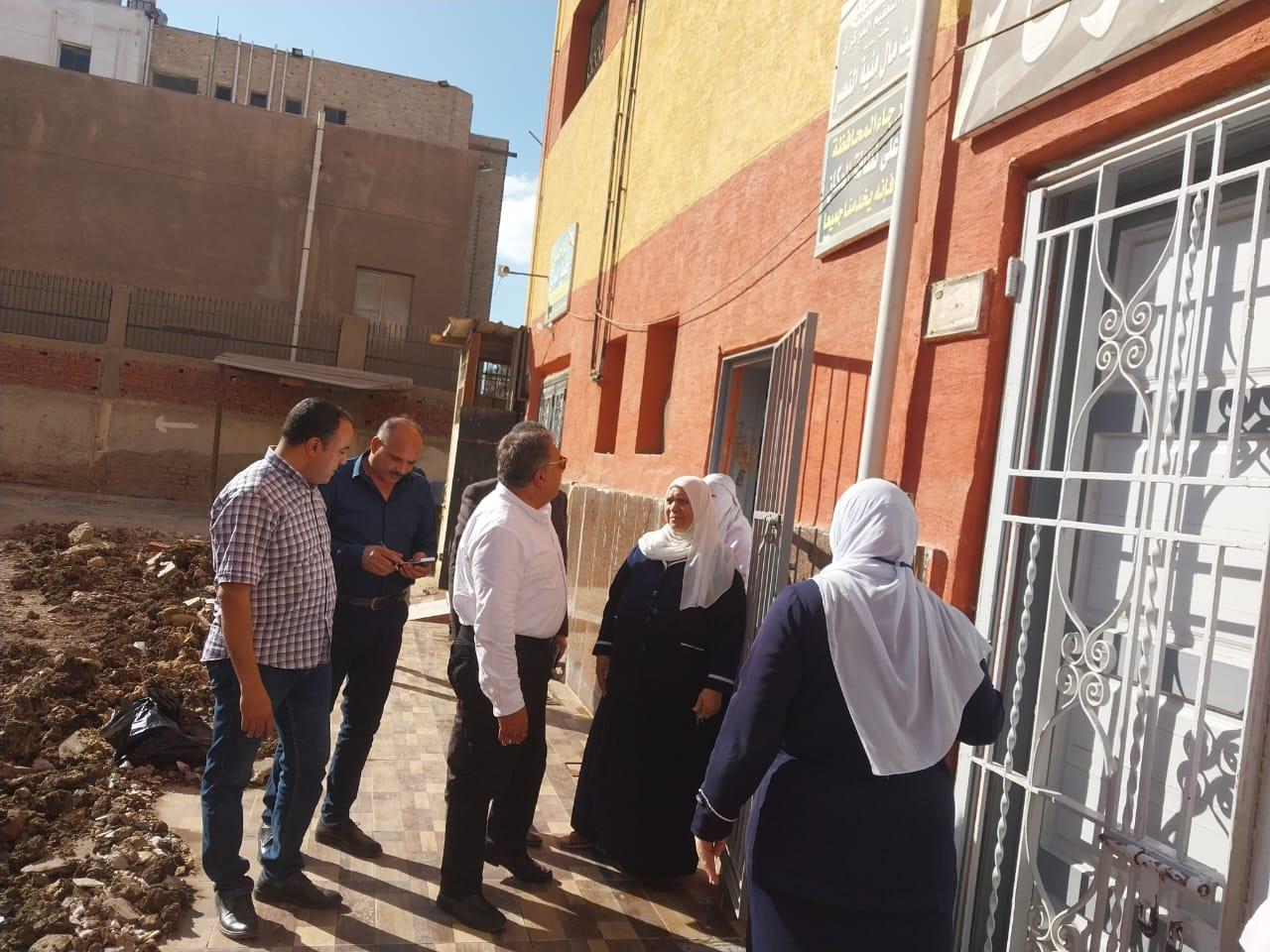 اللواء طارق مرزوق محافظ الدقهلية خلال جولته 