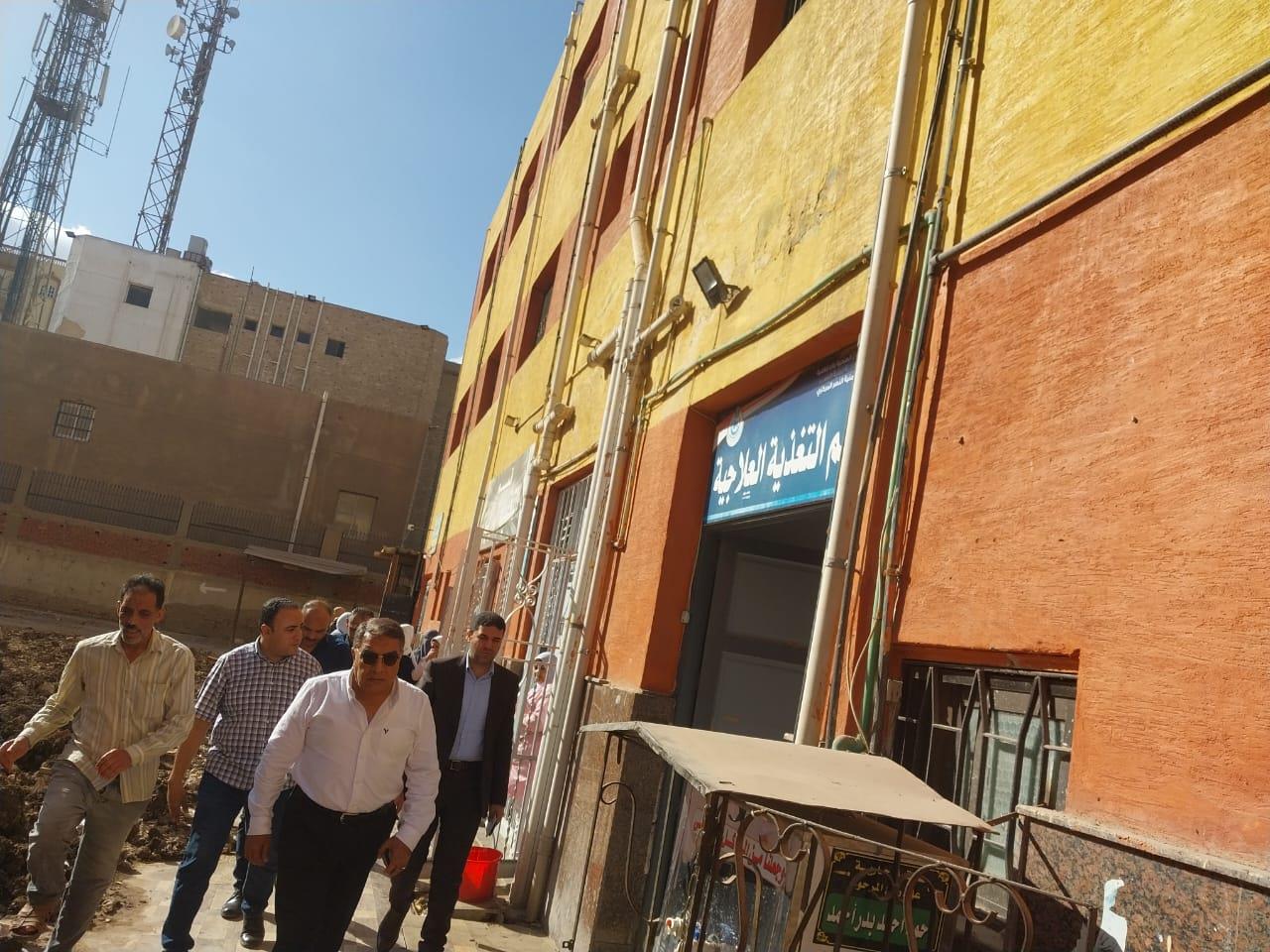 اللواء طارق مرزوق محافظ الدقهلية خلال جولته 