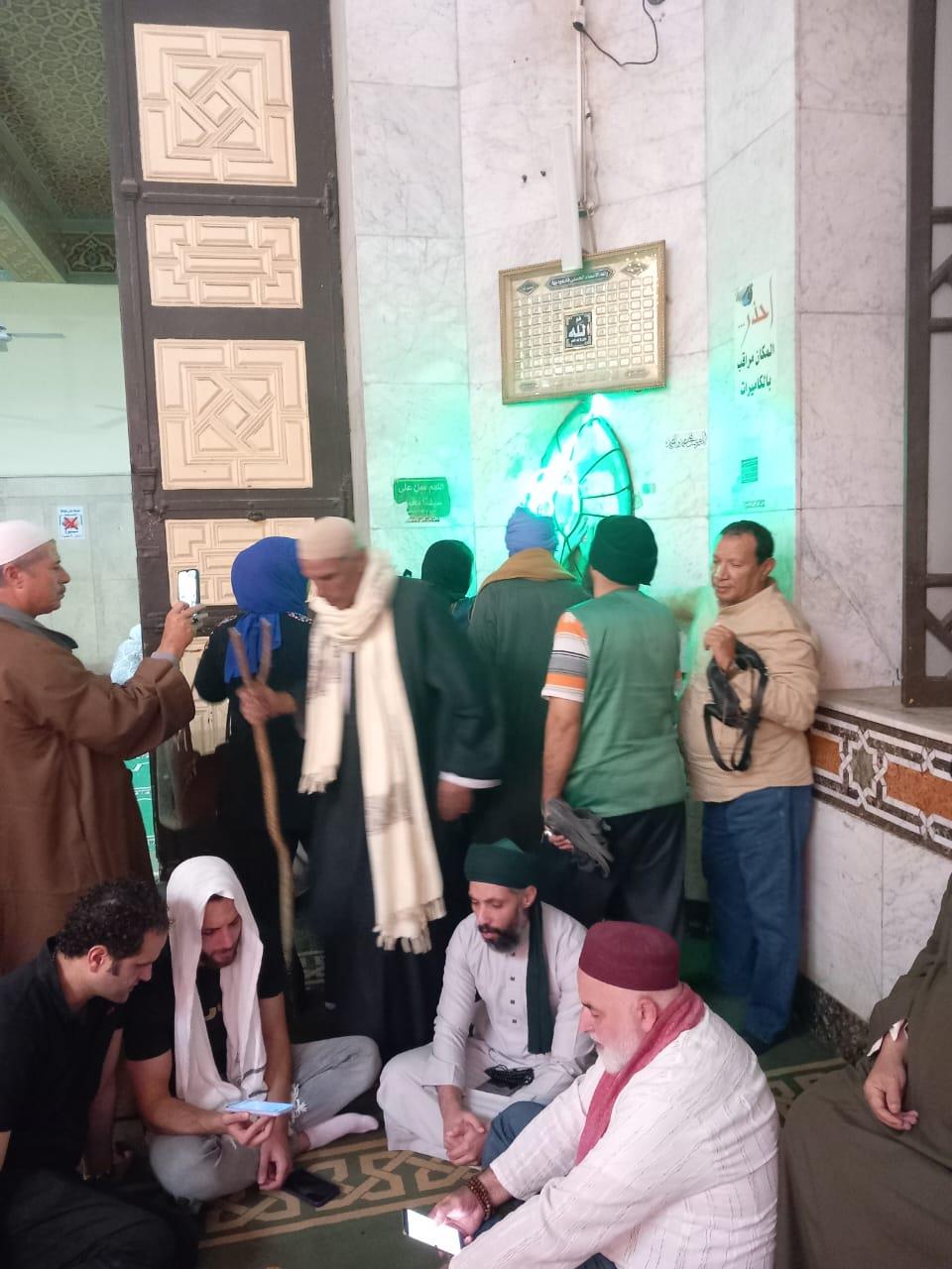 توافد آلاف  الزائرين على مسجد  العارف بالله إبراهيم الدسوقي