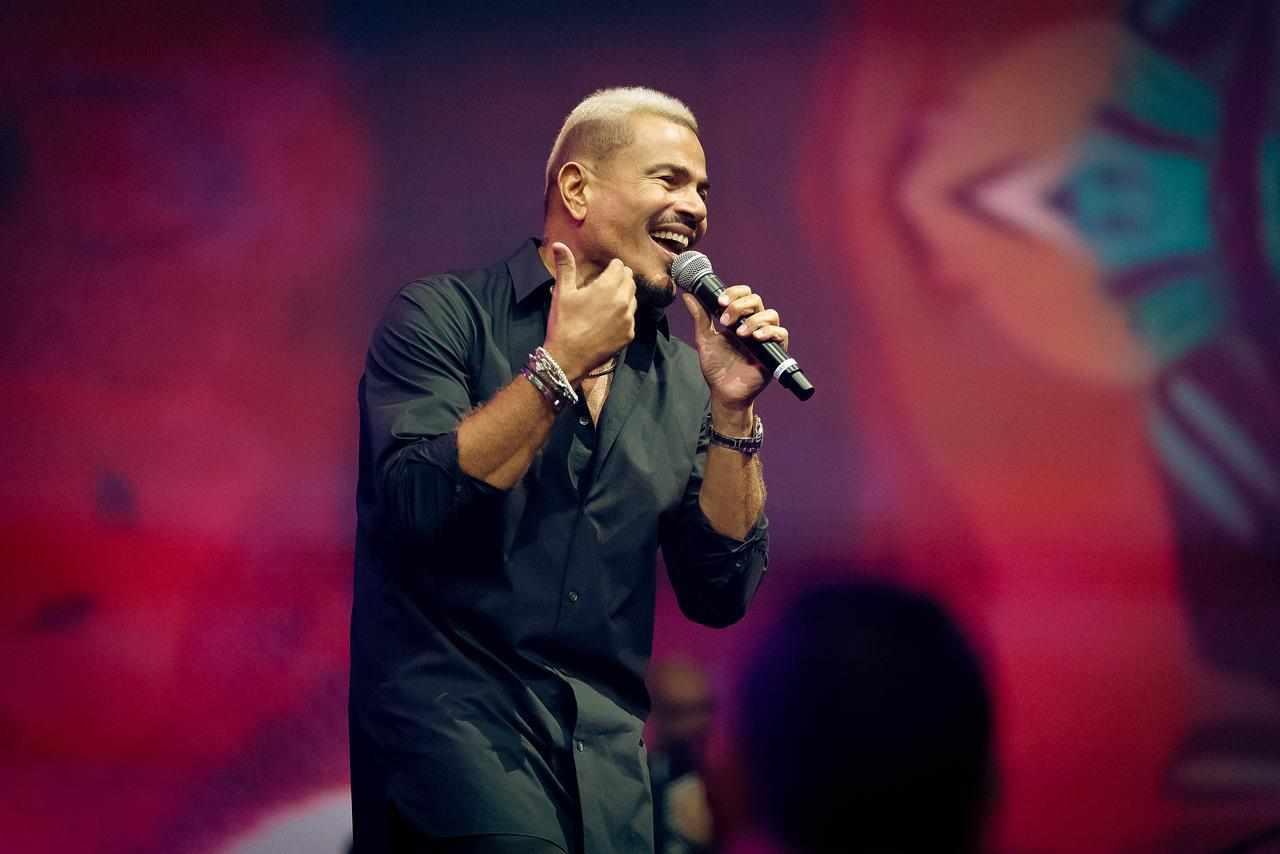عمرو دياب يتألق في حفل أسطوري بالكويت