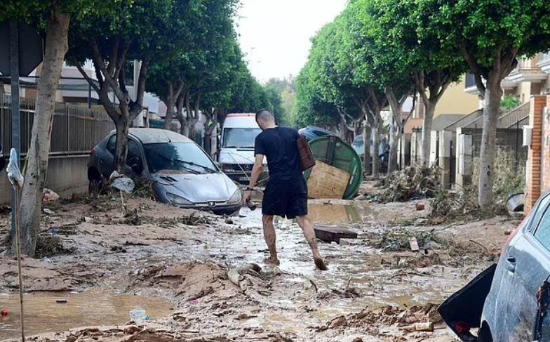الكوارث الطبيعية في فالنسيا: تغير المناخ وراء الفيضانات المدمرة| صور وفيديو