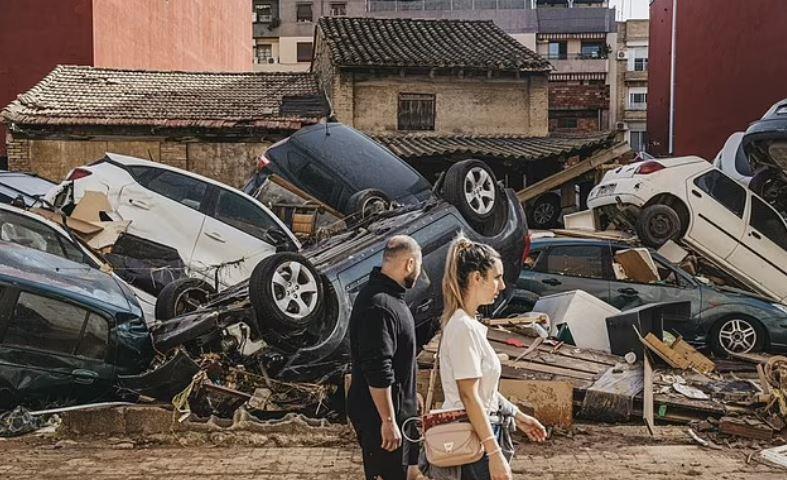  فيضانات فالنسيا: الكارثة الطبيعية الأسوأ في تاريخ إسبانيا| صور وفيديو