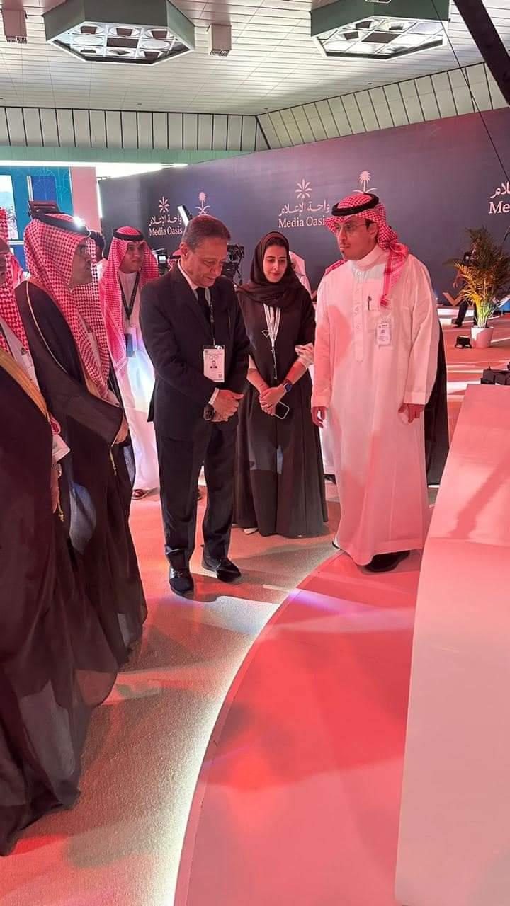 رئيس الأعلى للإعلام يتفقد المركز الإعلامي للقمة العربية الإسلامية بالرياض