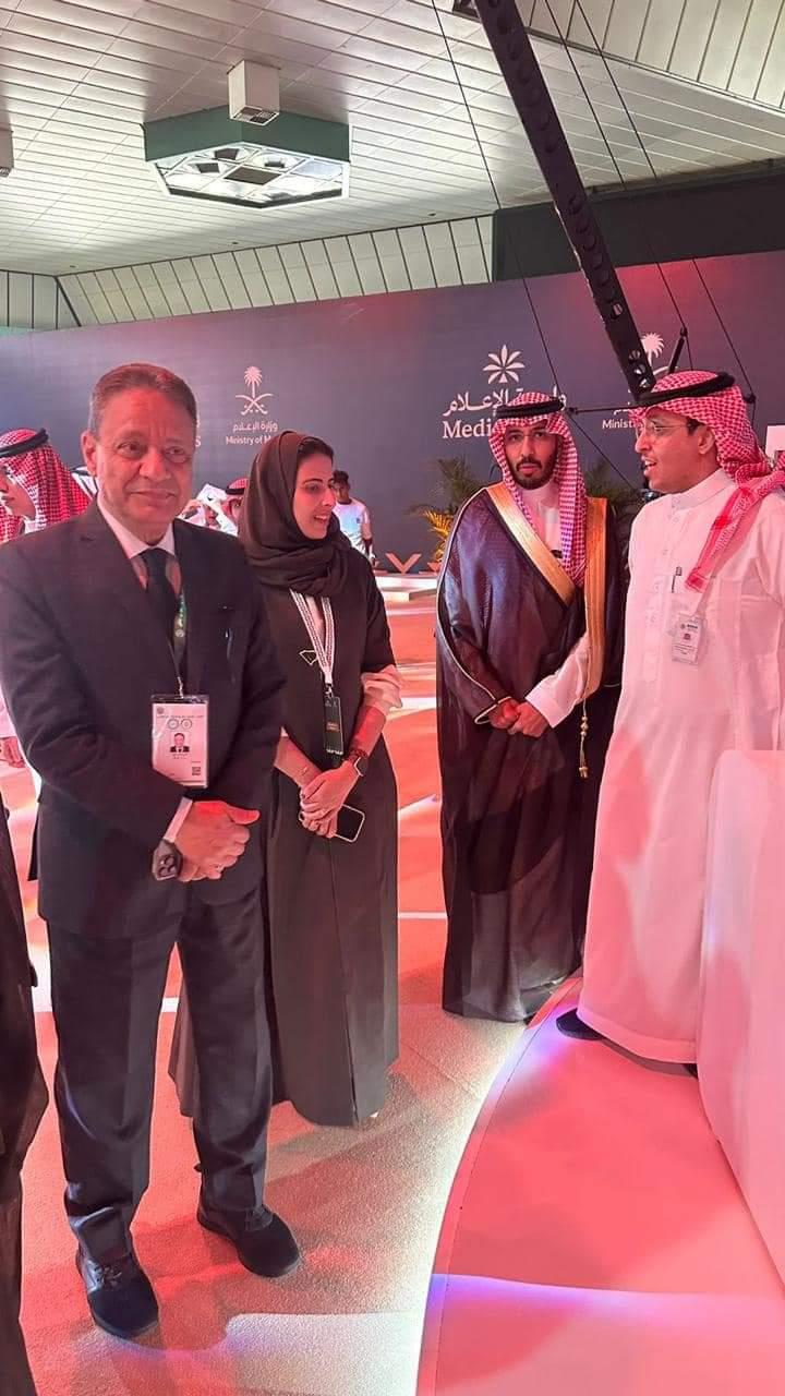 رئيس الأعلى للإعلام يتفقد المركز الإعلامي للقمة العربية الإسلامية بالرياض