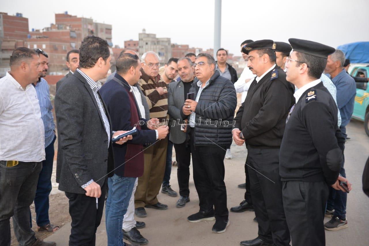 محافظ الدقهليه يتفقد طريق الحزام الآمن علي بحيرة المنزلة عقب حادث أتوبيس المطرية