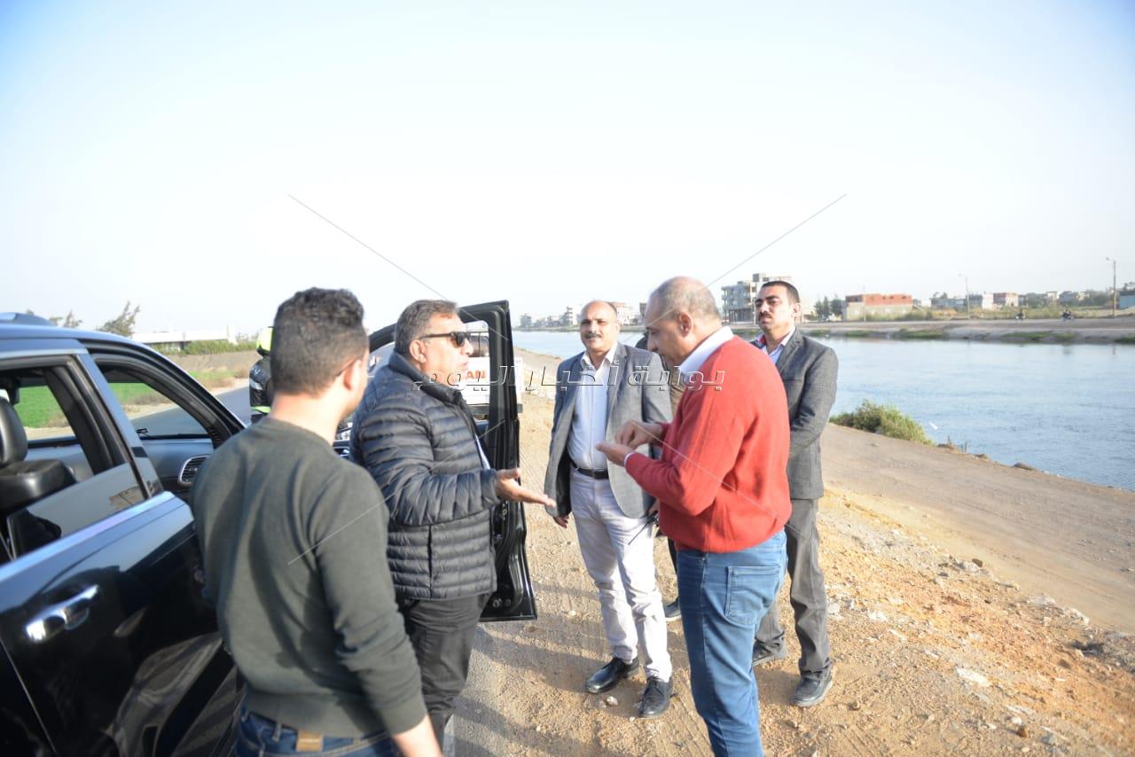 محافظ الدقهليه يتفقد طريق الحزام الآمن علي بحيرة المنزلة عقب حادث أتوبيس المطرية