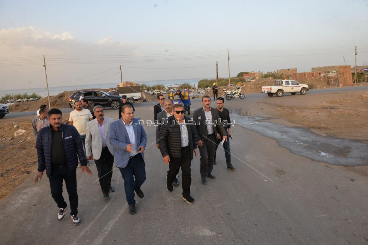 محافظ الدقهليه يتفقد طريق الحزام الآمن علي بحيرة المنزلة عقب حادث أتوبيس المطرية