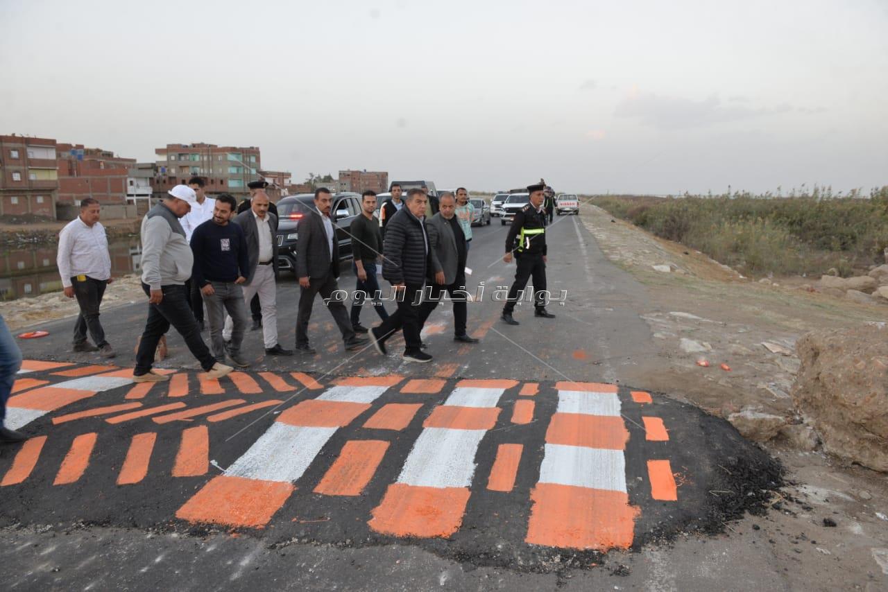 محافظ الدقهليه يتفقد طريق الحزام الآمن علي بحيرة المنزلة عقب حادث أتوبيس المطرية