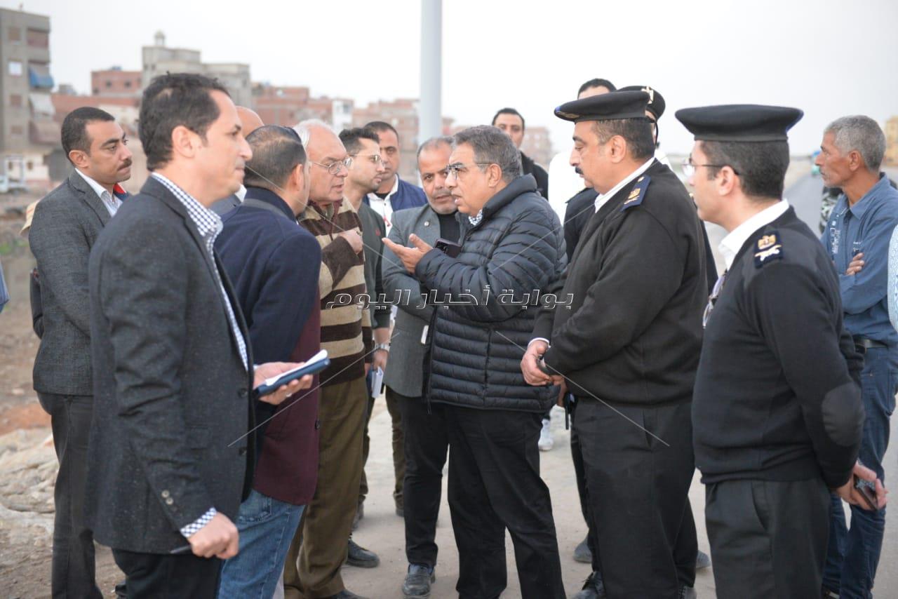 محافظ الدقهليه يتفقد طريق الحزام الآمن علي بحيرة المنزلة عقب حادث أتوبيس المطرية
