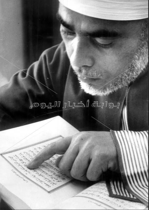 20 صورة نادرة ..الشيخ الحصري.. عنقود عنب يأكل منه الناس ولا ينقص.. 
