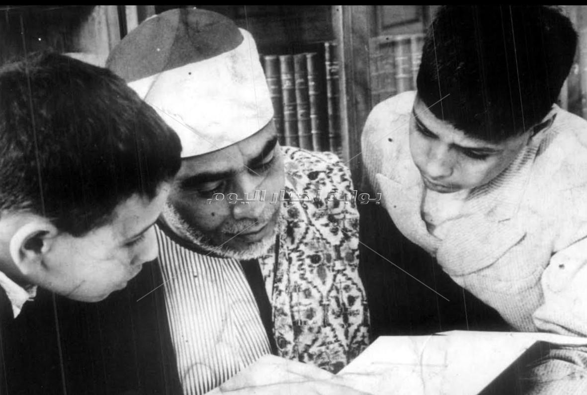 20 صورة نادرة ..الشيخ الحصري.. عنقود عنب يأكل منه الناس ولا ينقص.. 