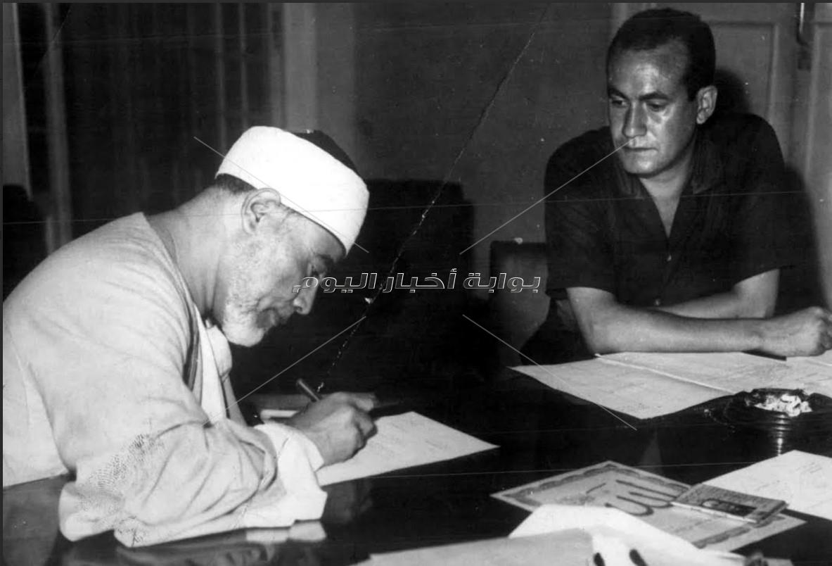 20 صورة نادرة ..الشيخ الحصري.. عنقود عنب يأكل منه الناس ولا ينقص.. 
