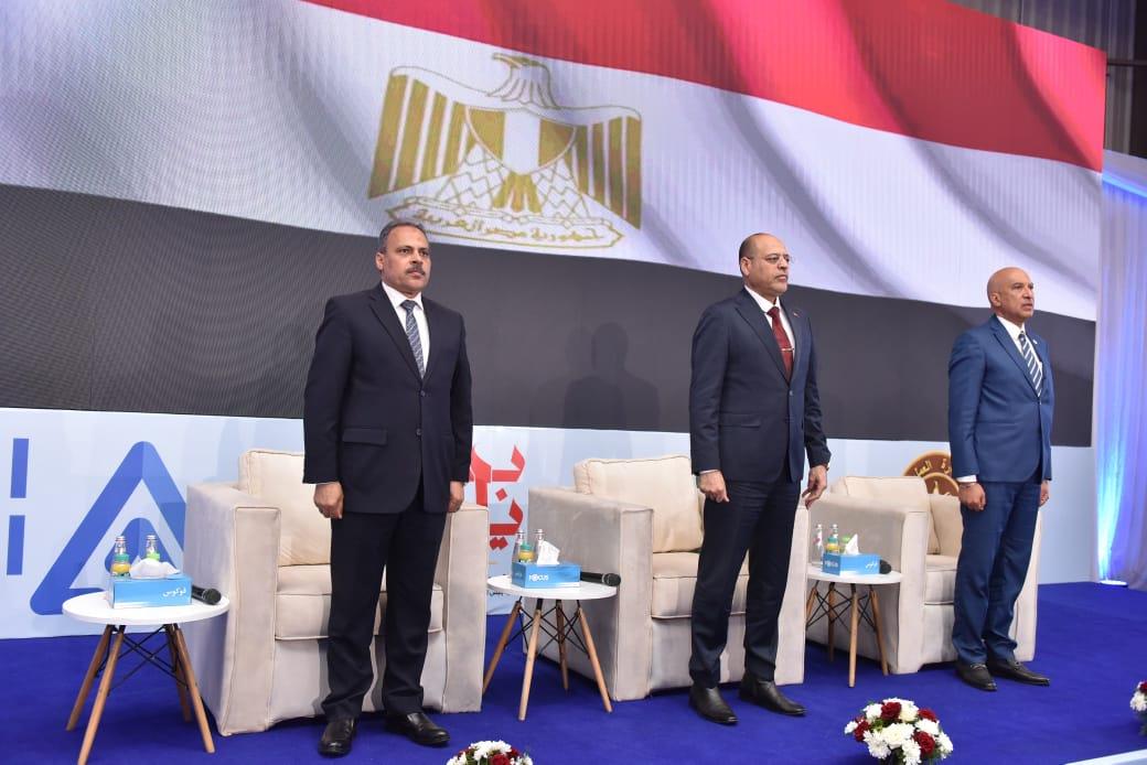 جبران يختتم جولته في "العاشر من رمضان" بزيارة مصنعين  للبلاستيك  