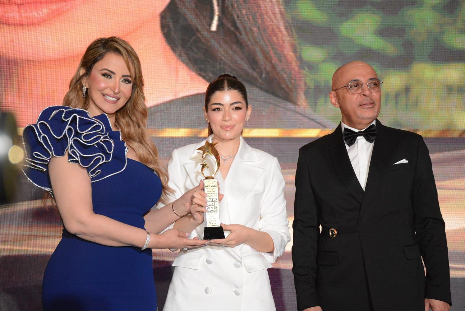 الصور الكاملة ..تكريم نجوم الفن والإعلام بمهرجان الإبداع والتميز 