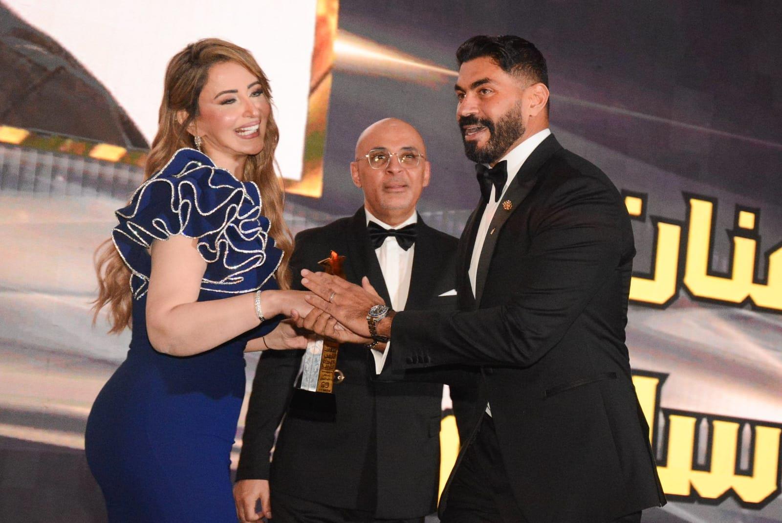 الصور الكاملة ..تكريم نجوم الفن والإعلام بمهرجان الإبداع والتميز 