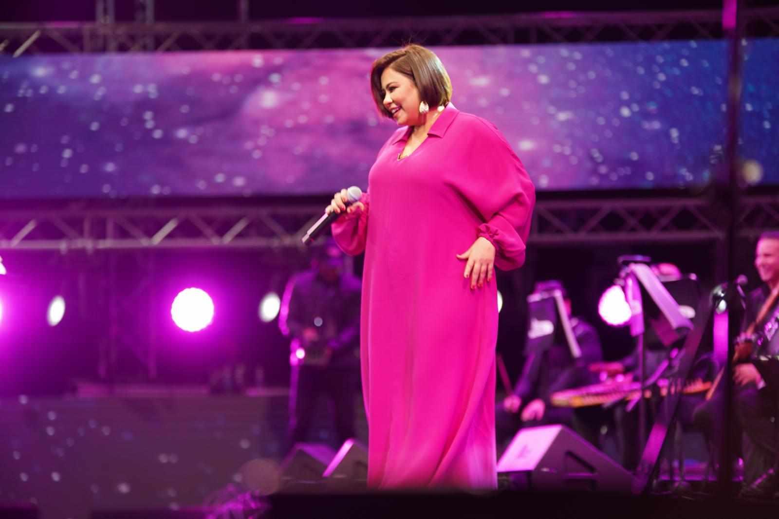 شيرين تعود بقوة للحفلات وتشعل الكويت بأغانيها الرومانسية