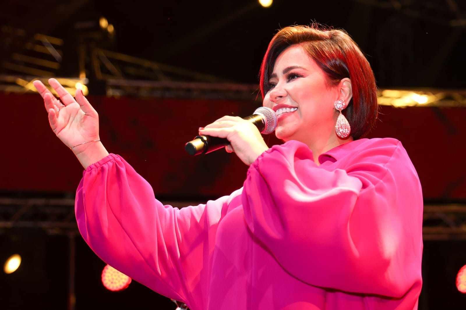 شيرين تعود بقوة للحفلات وتشعل الكويت بأغانيها الرومانسية