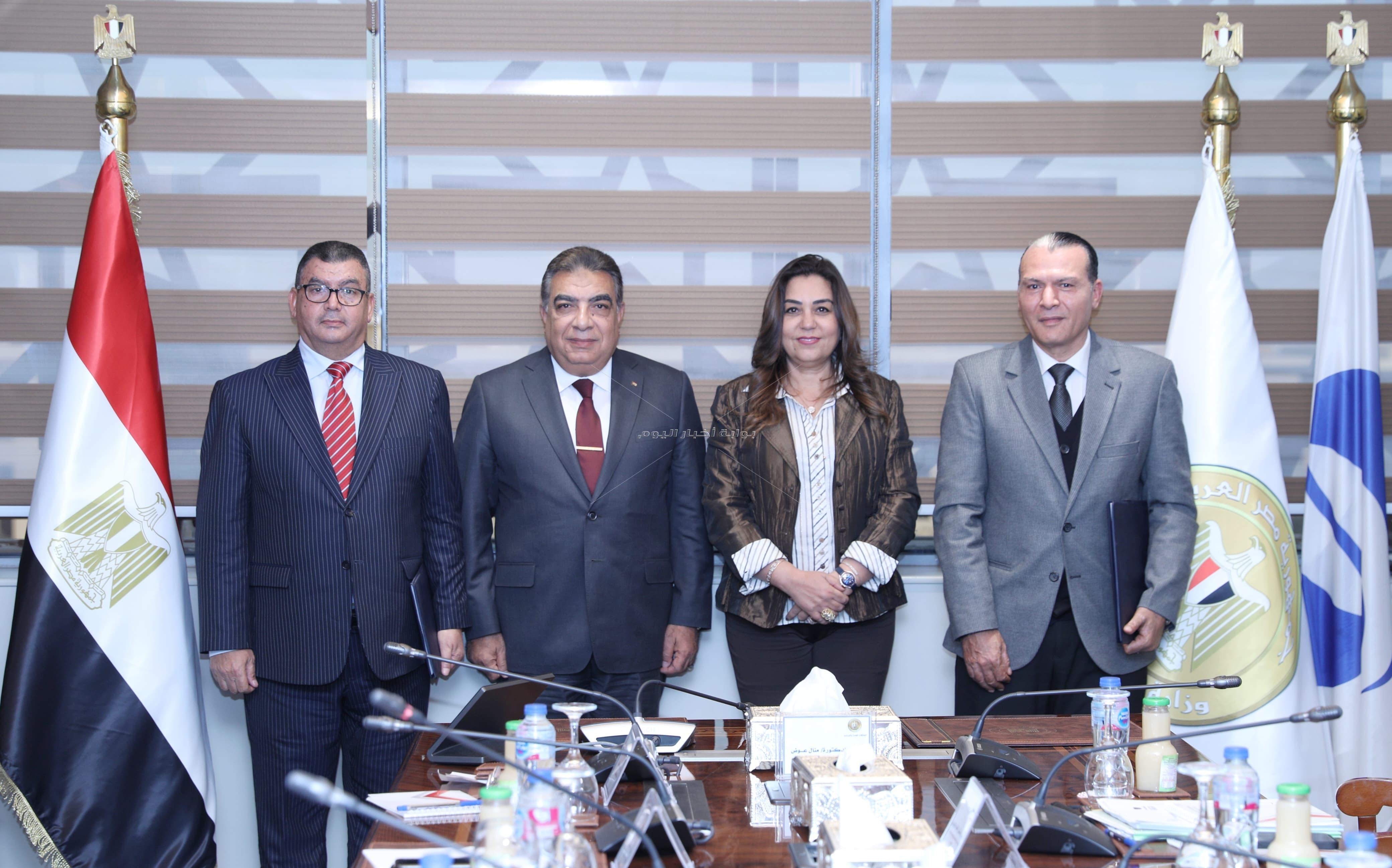 وزيرة التنمية المحلية ومحافظ الدقهلية يشهدان توقيع عقد غلق وتأهيل مقلب قلابشو ببلقاس