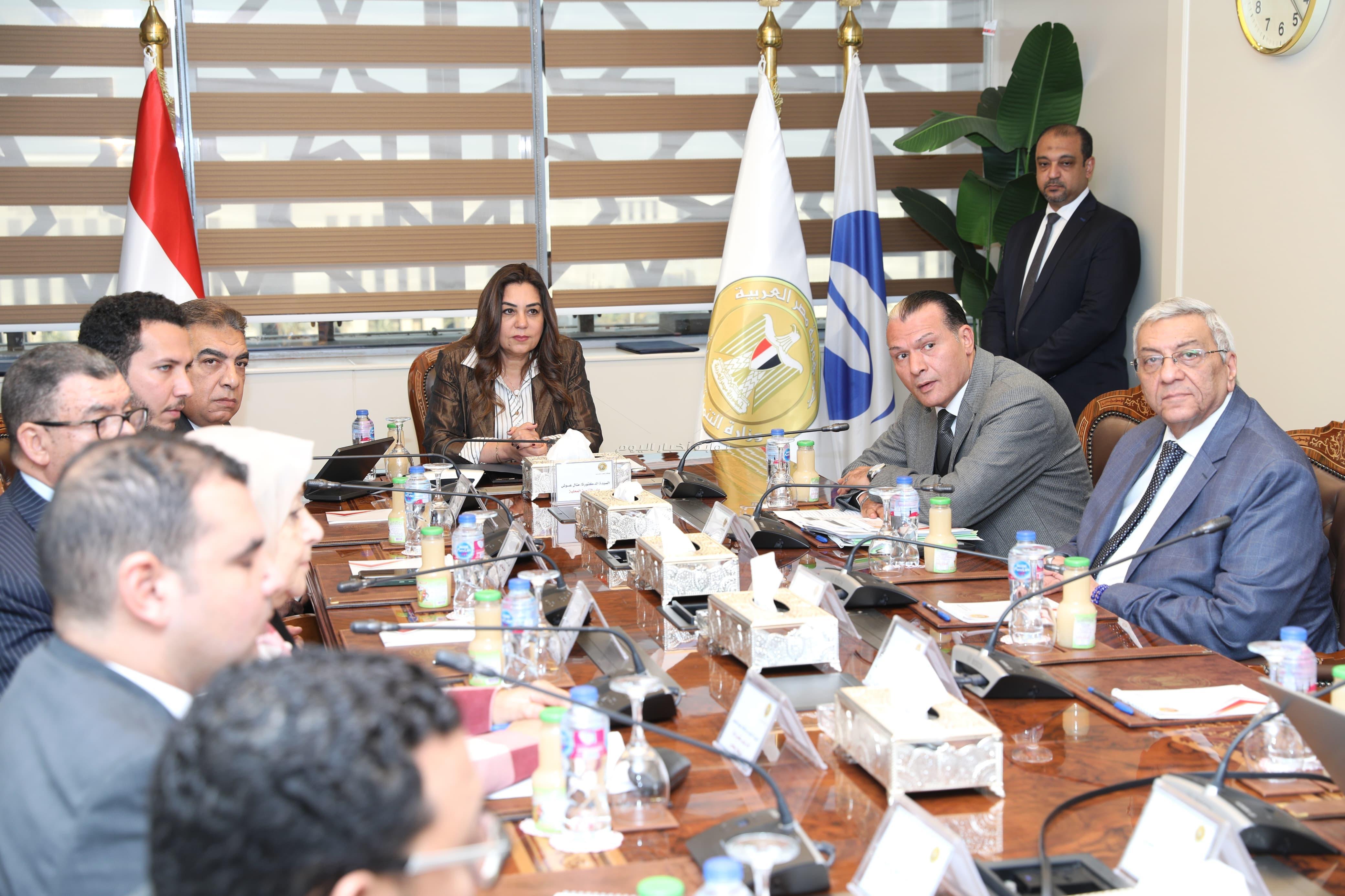 وزيرة التنمية المحلية ومحافظ الدقهلية يشهدان توقيع عقد غلق وتأهيل مقلب قلابشو ببلقاس