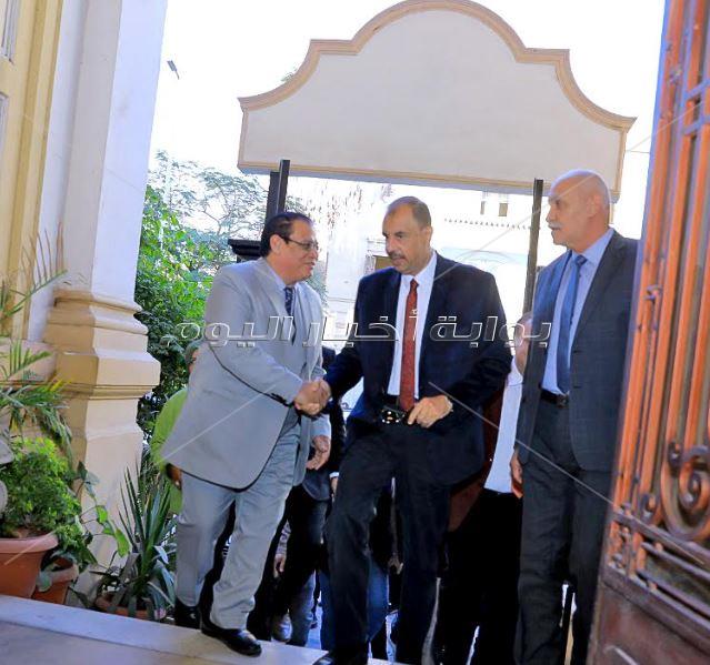 محافظ سوهاج يطالب بتحويل  مكتبة " رفاعة الطهطاوي " الى مركز ثقافى عالمى