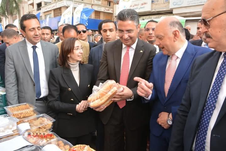 وزير التموين والتجارة الداخلية، والدكتورة جاكلين عازر، محافظ البحيرة خلال الافتتاح