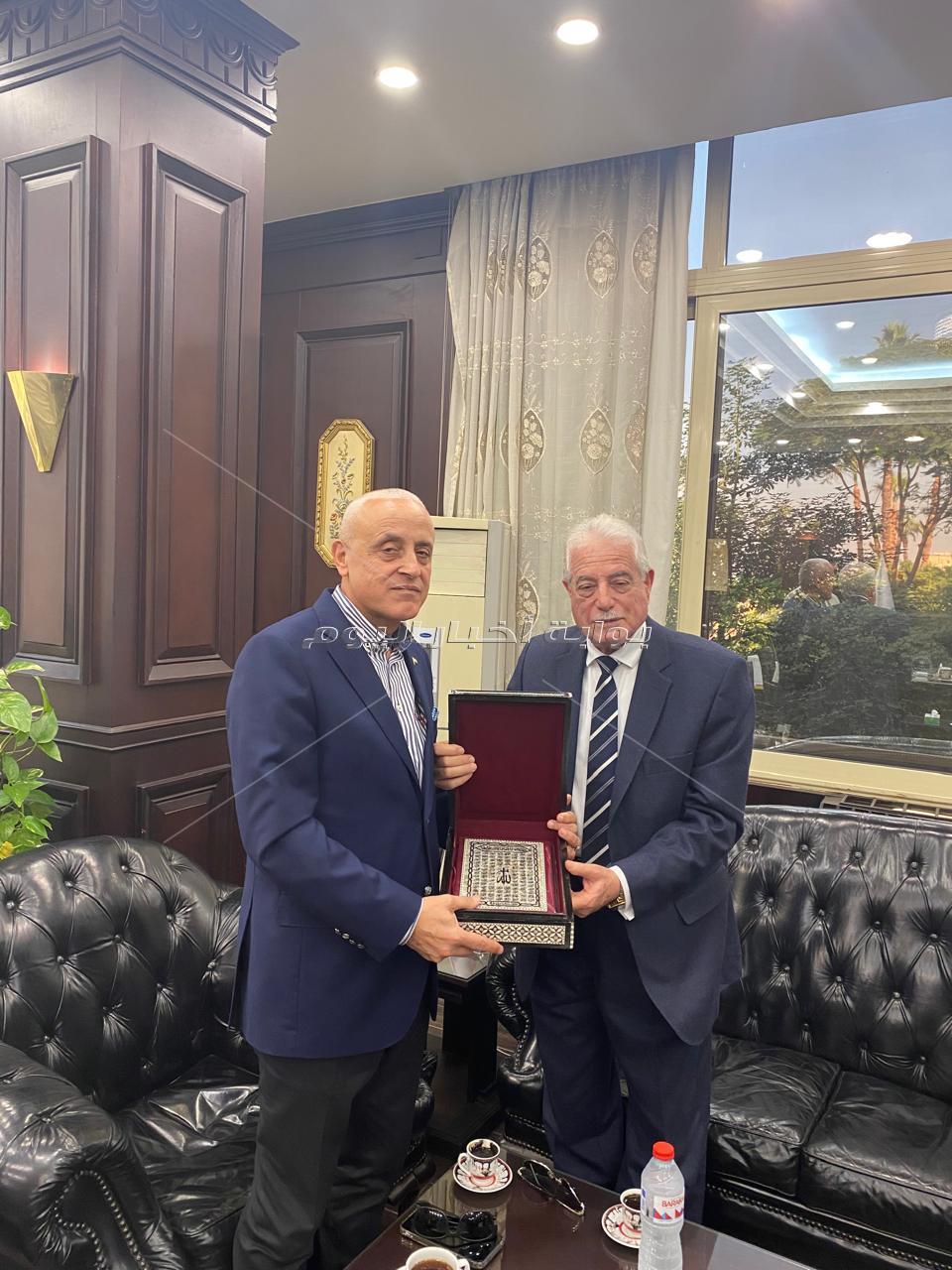 اللجنة العليا  لإدارة مواقع التراث العالمي تضع روشته تطوير اثار البرين الغربي والشرقي بالأقصر 