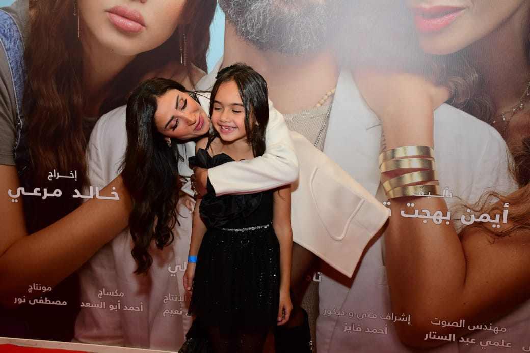 كريم ورنا ودينا نجوم عرض خاص فيلم «الهنا اللي أنا فيه»
