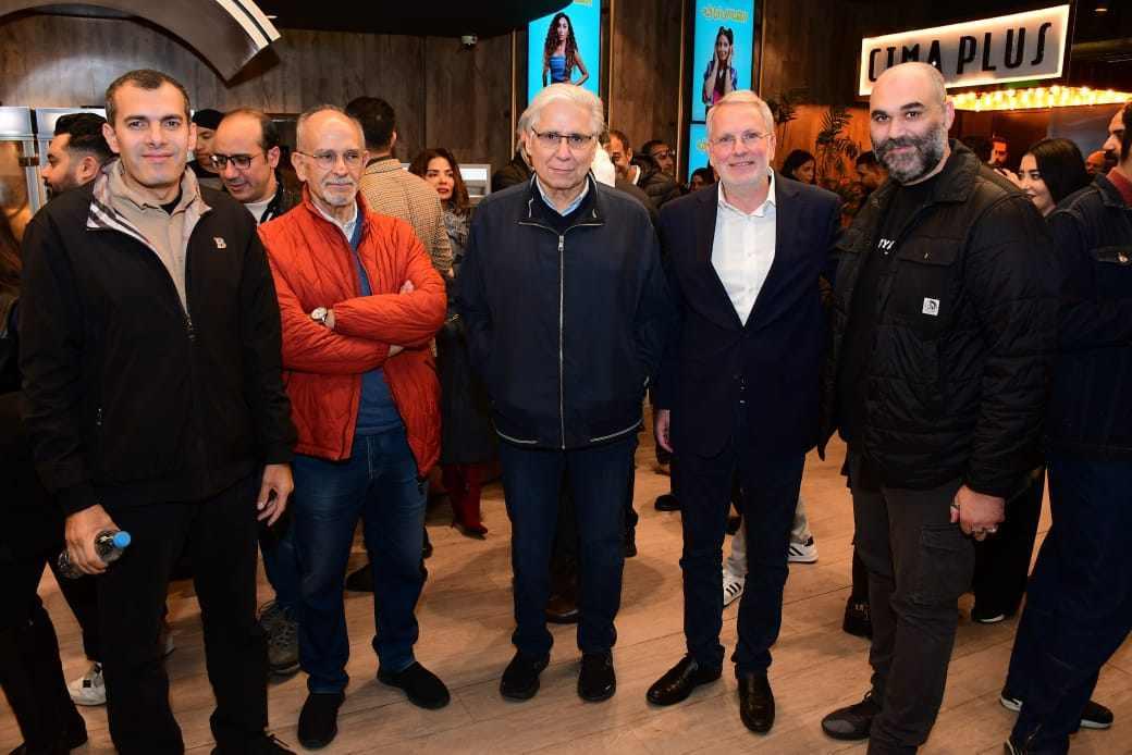 كريم ورنا ودينا نجوم عرض خاص فيلم «الهنا اللي أنا فيه»