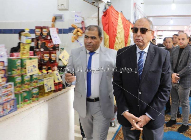 محافظ المنيا يفتتح سوق اليوم الواحد بمنطقة أبو هلال ضمن مبادرة " بداية "